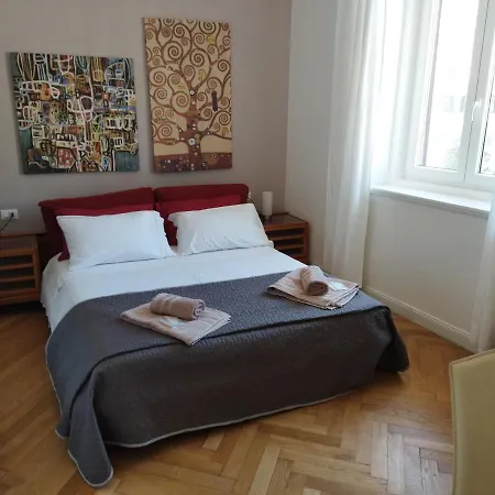 Piazza Goldoni Gasthuis 3*